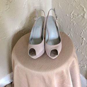 Lola Cruz Mauve suede sandals